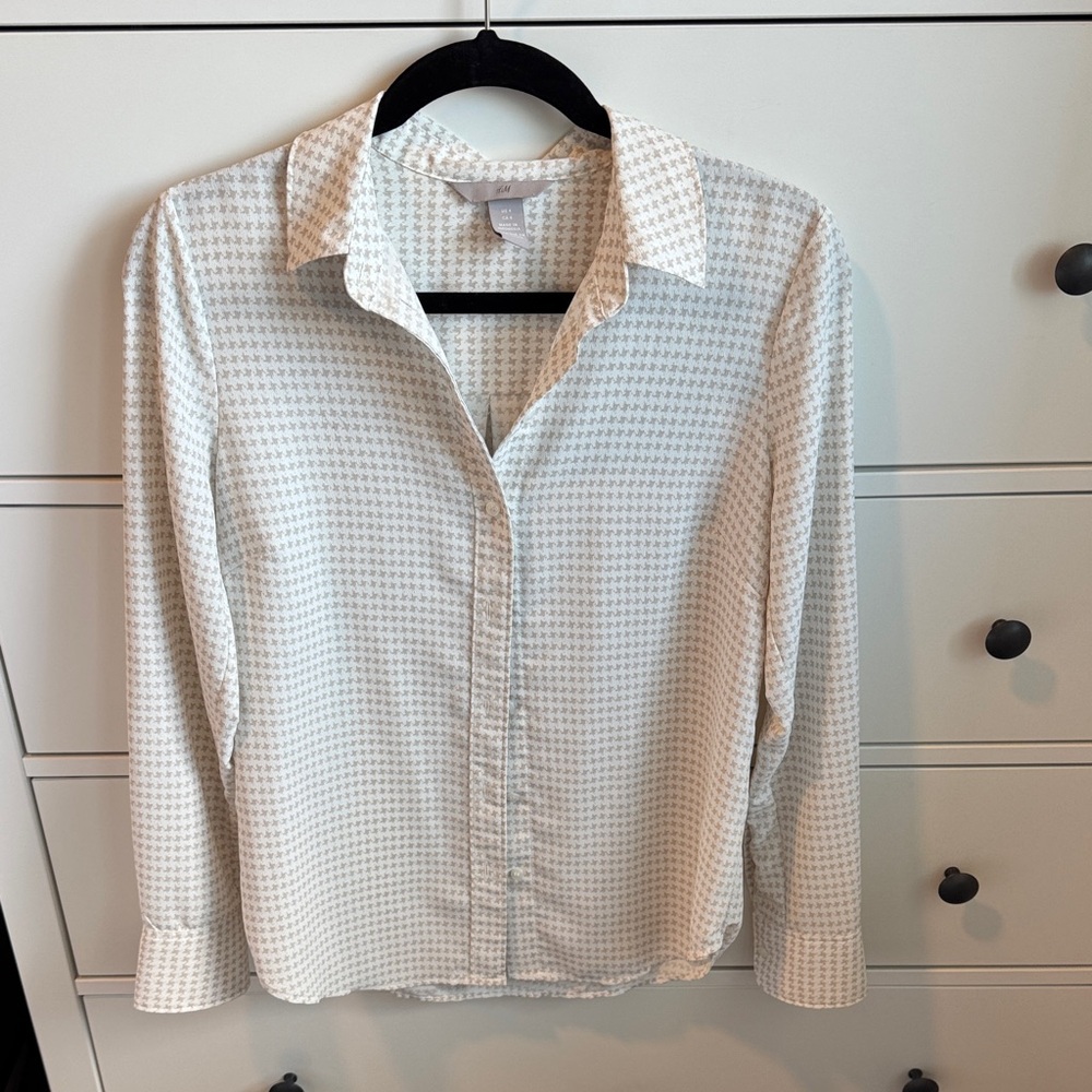 H&M Cream/White Geometric Button-Up Blouse
